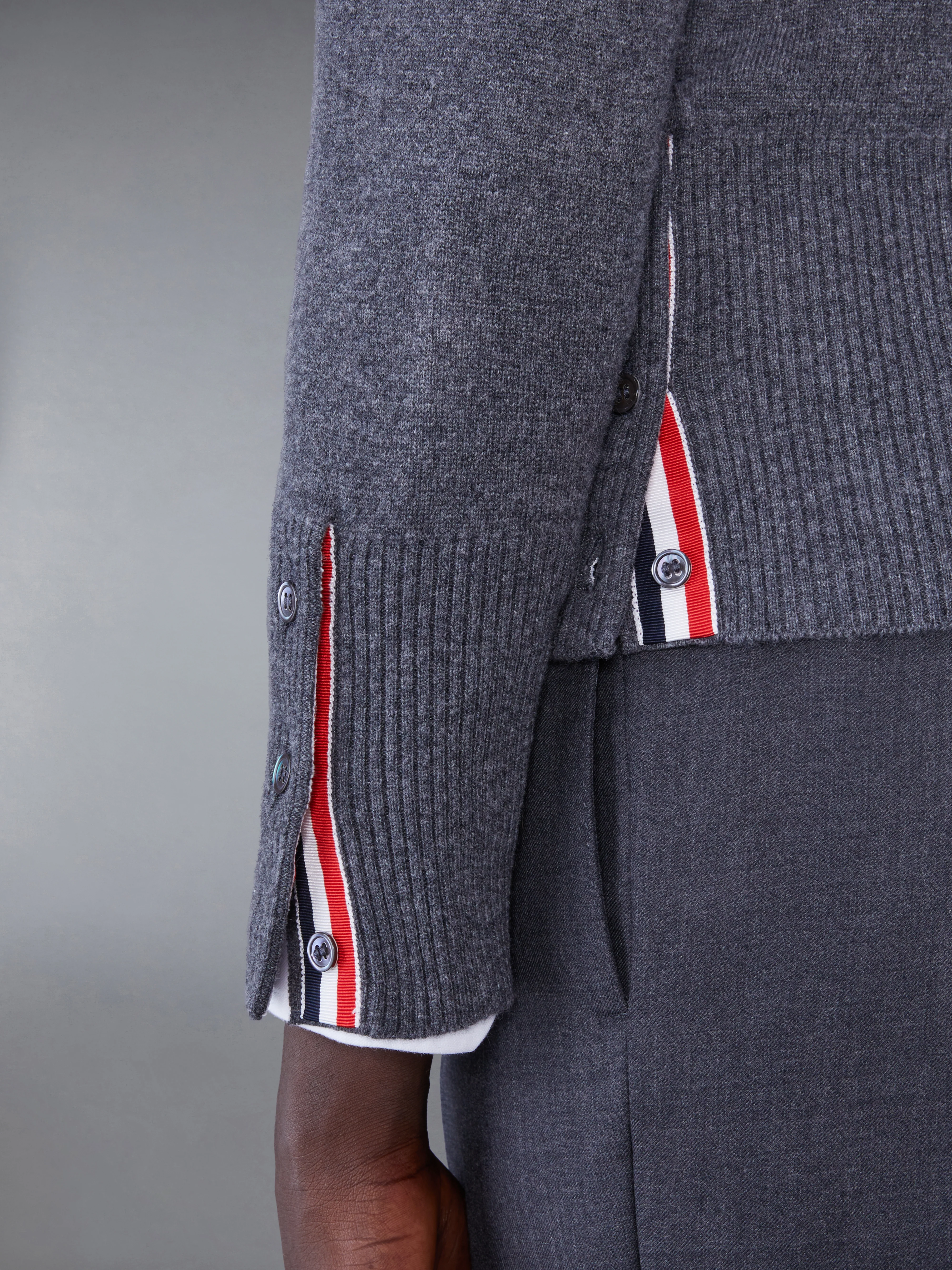 2938-cashmere-4-bar-classic-turtleneck-4.webp CASHMERE 4-BAR CLASSIC TURTLENECK