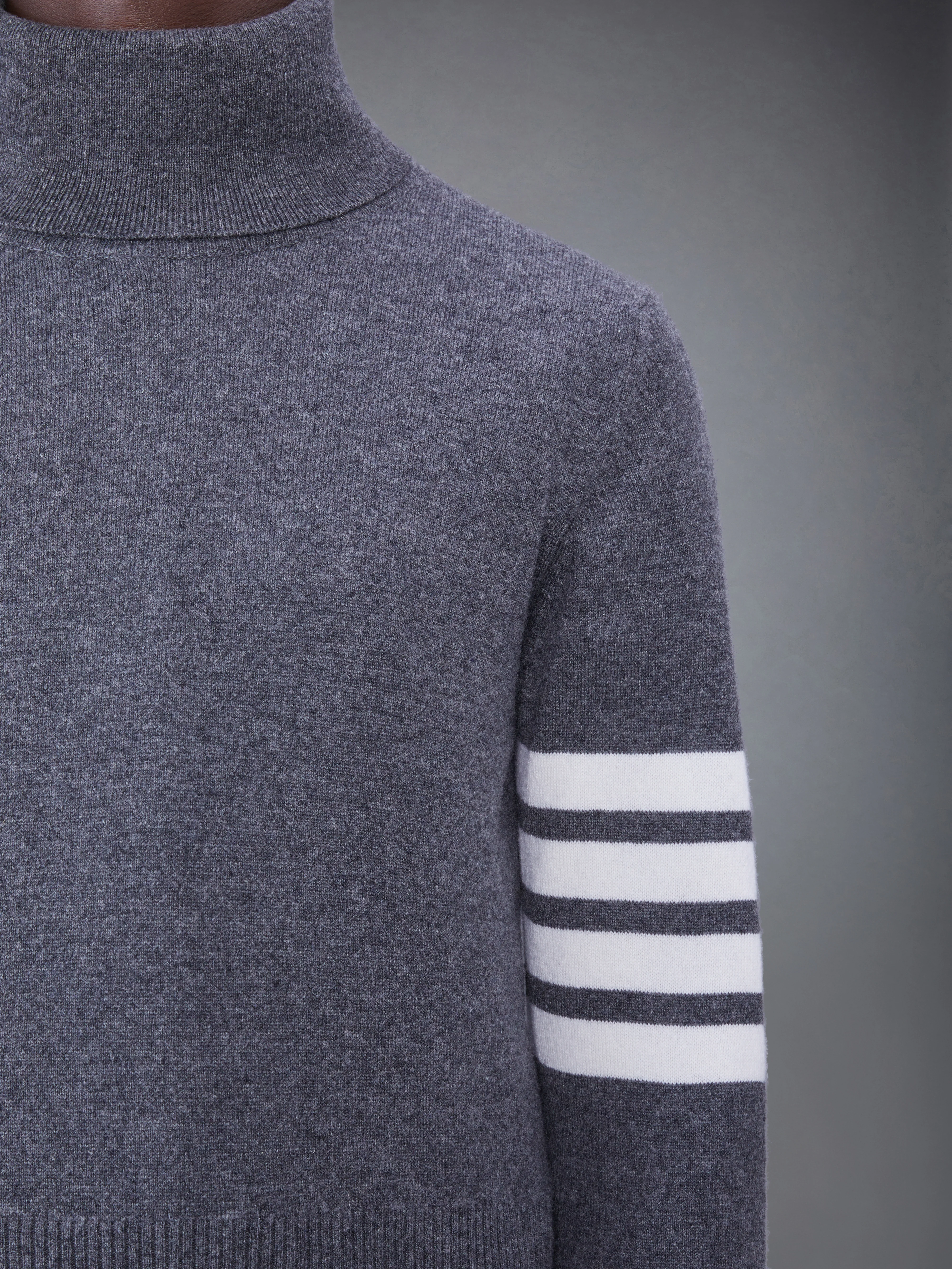 2938-cashmere-4-bar-classic-turtleneck-6.webp CASHMERE 4-BAR CLASSIC TURTLENECK