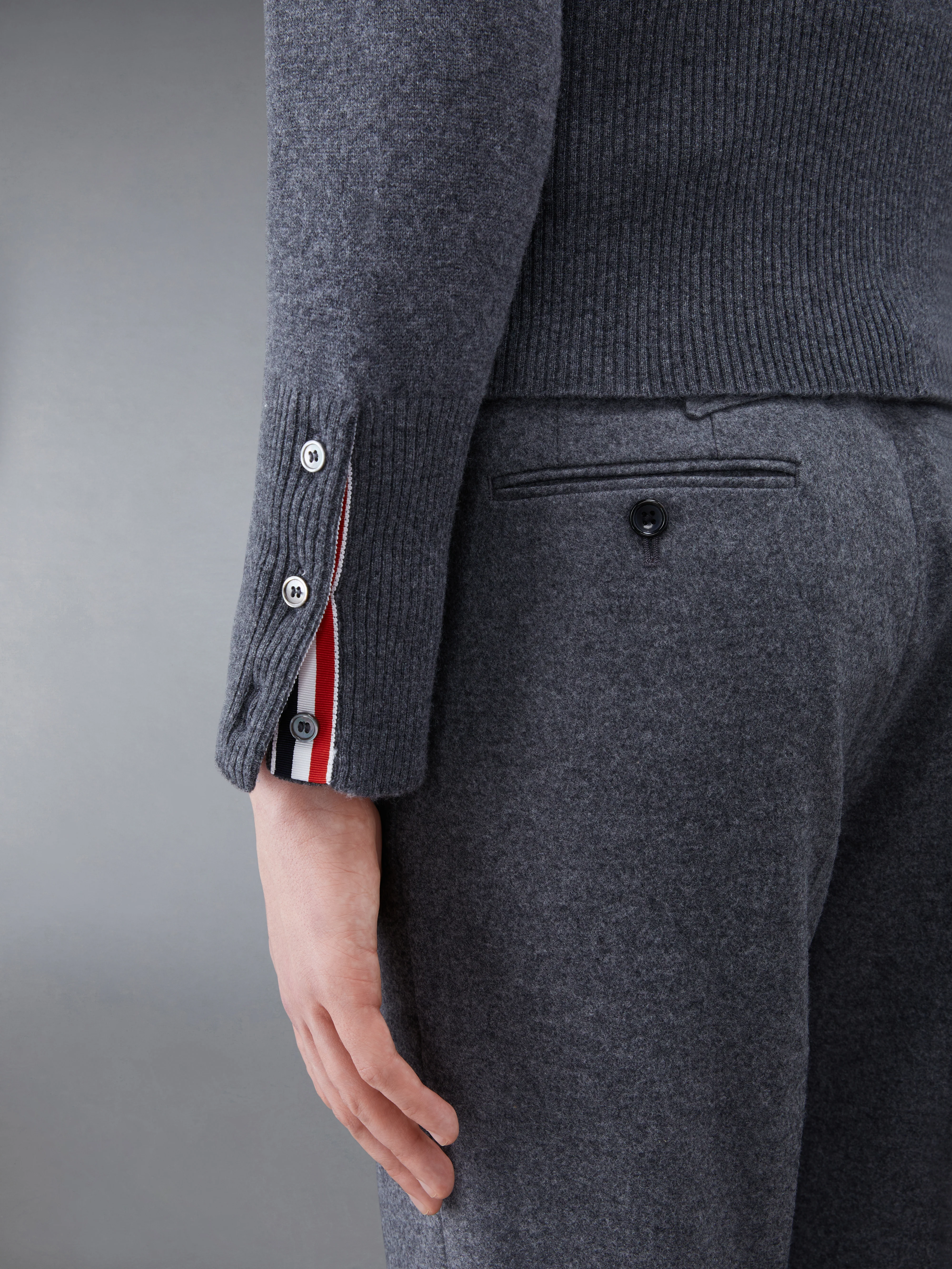 2997-cashmere-4-bar-short-crew-neck-cardigan-6.webp CASHMERE 4-BAR SHORT CREW NECK CARDIGAN