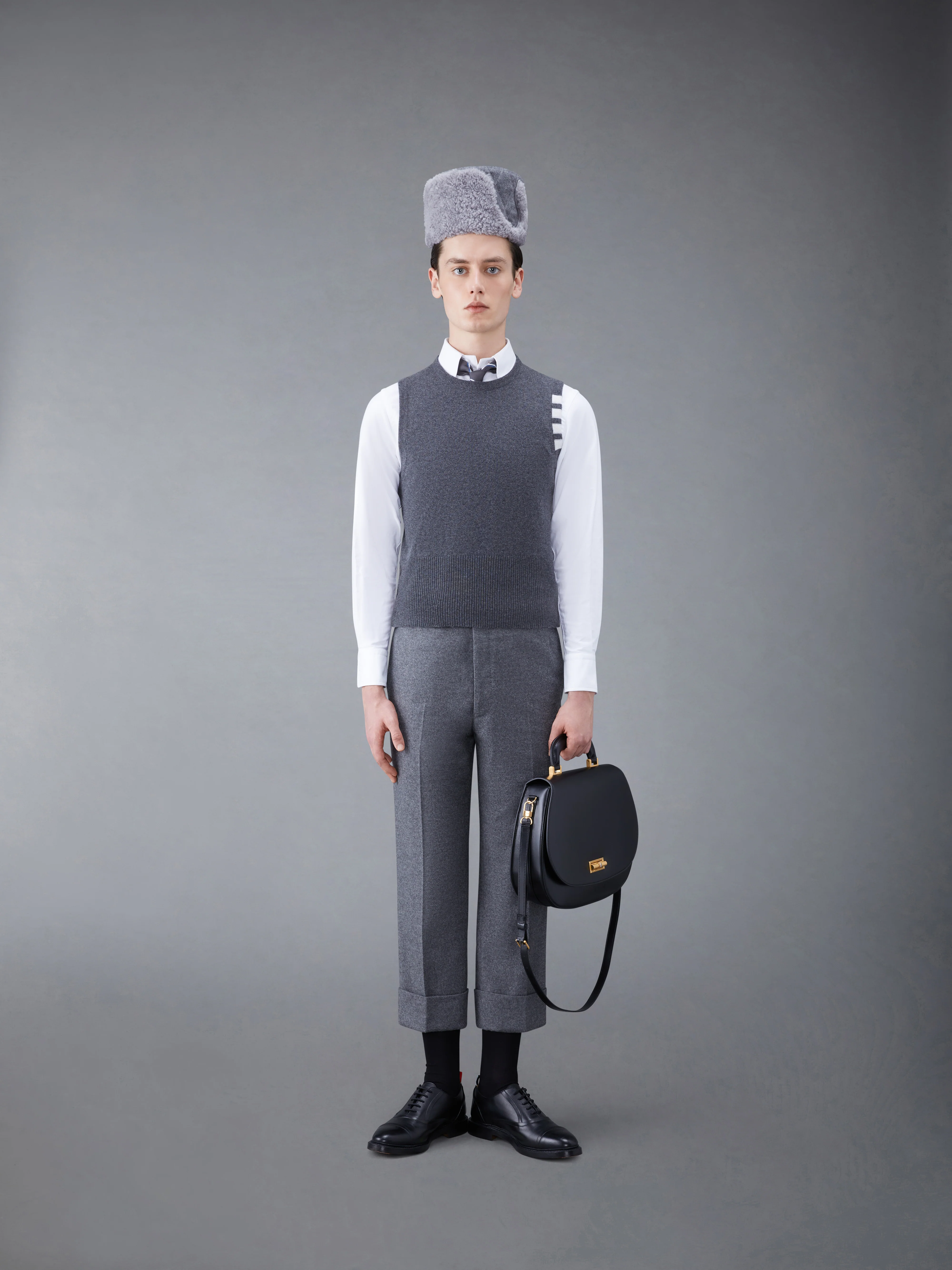 3005-cashmere-4-bar-short-crew-neck-shell-top-3.webp Cashmere 4-Bar Short Crew Neck Shell Top