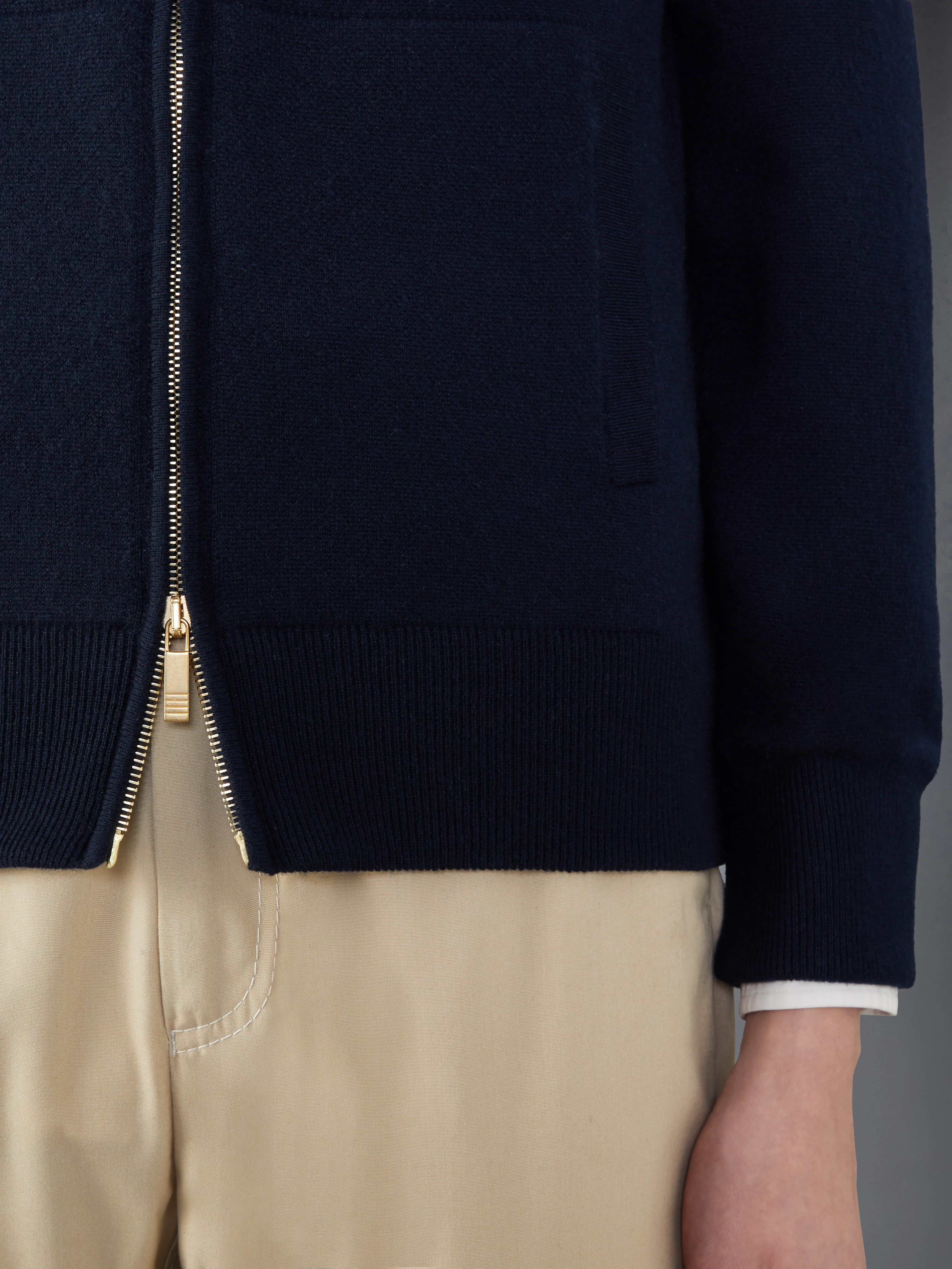 3013-cashmere-armband-zip-up-hoodie-5.webp CASHMERE ARMBAND ZIP UP HOODIE