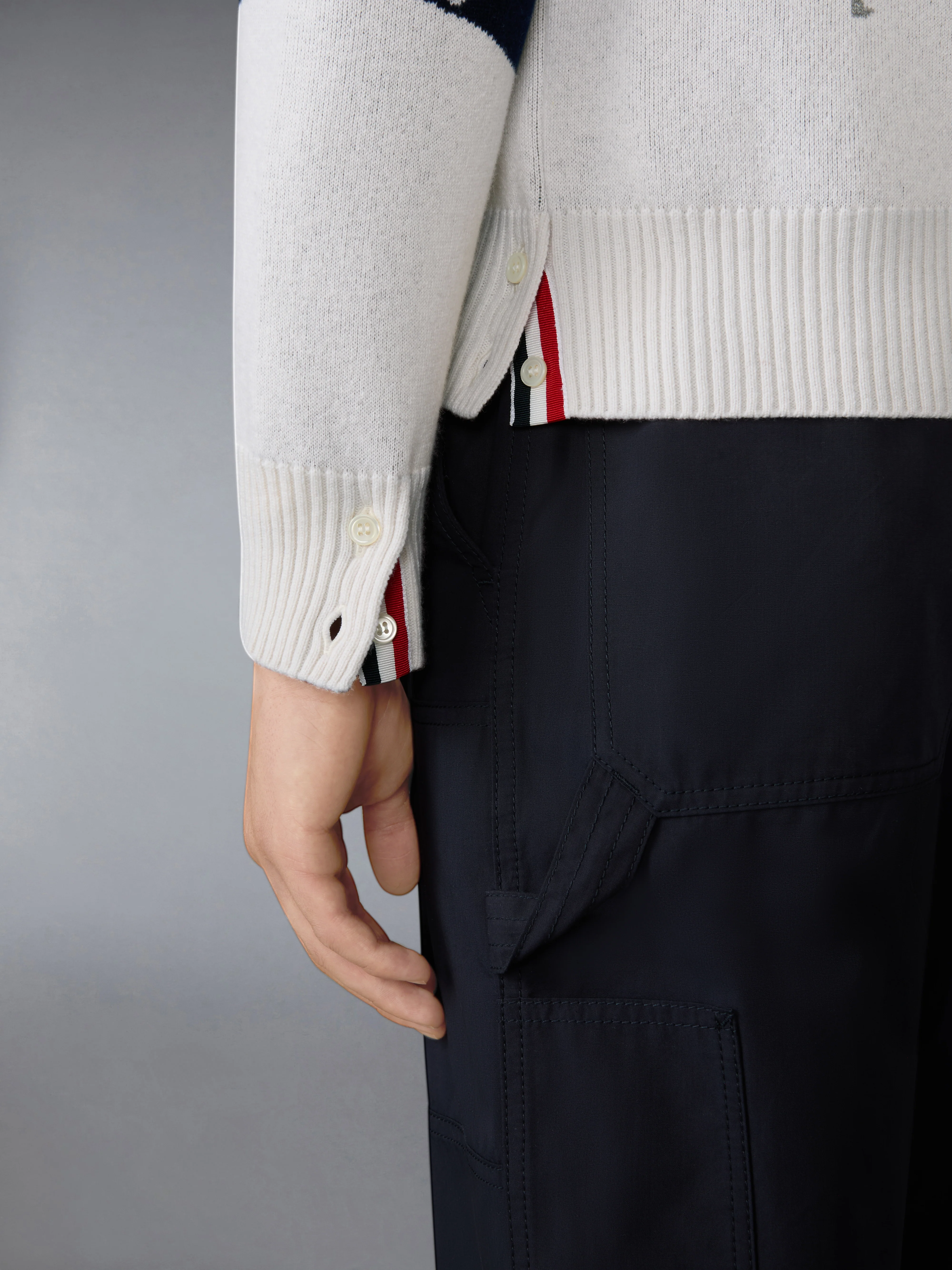 3053-cashmere-holiday-scenic-relaxed-fit-cardigan-4.webp CASHMERE HOLIDAY SCENIC RELAXED FIT CARDIGAN