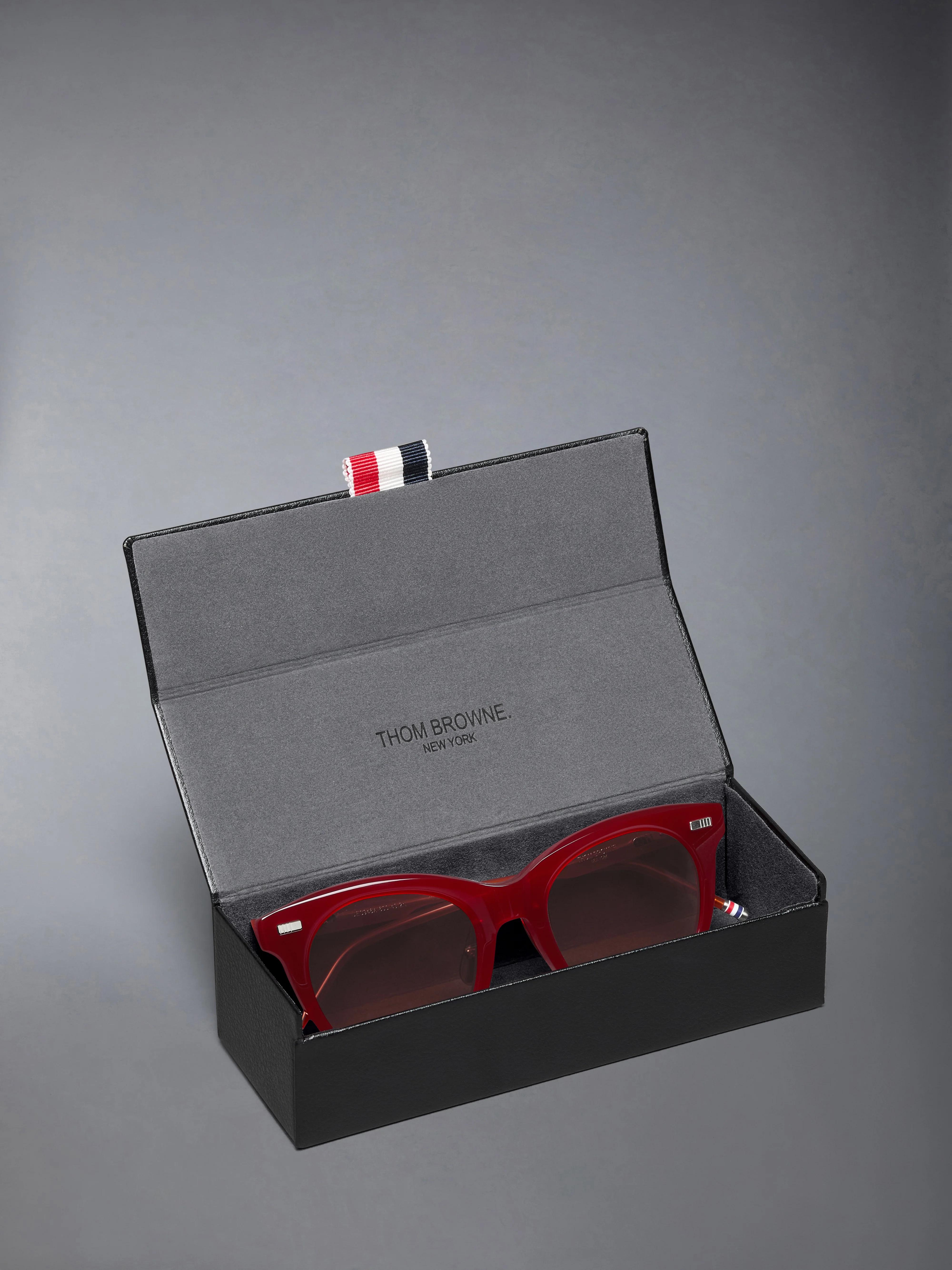 31-acetate-cateye-sunglasses-4.webp ACETATE CATEYE SUNGLASSES