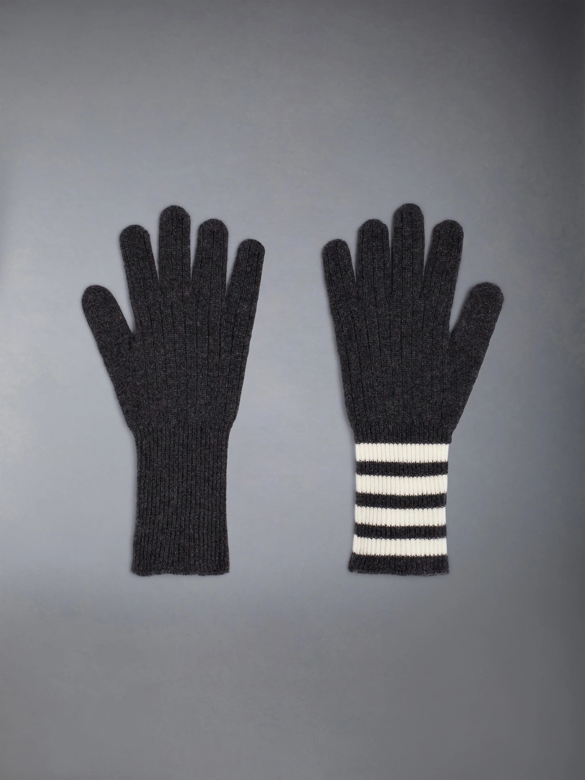 3161-cashmere-ribbed-4-bar-gloves-3.webp CASHMERE RIBBED 4-BAR GLOVES