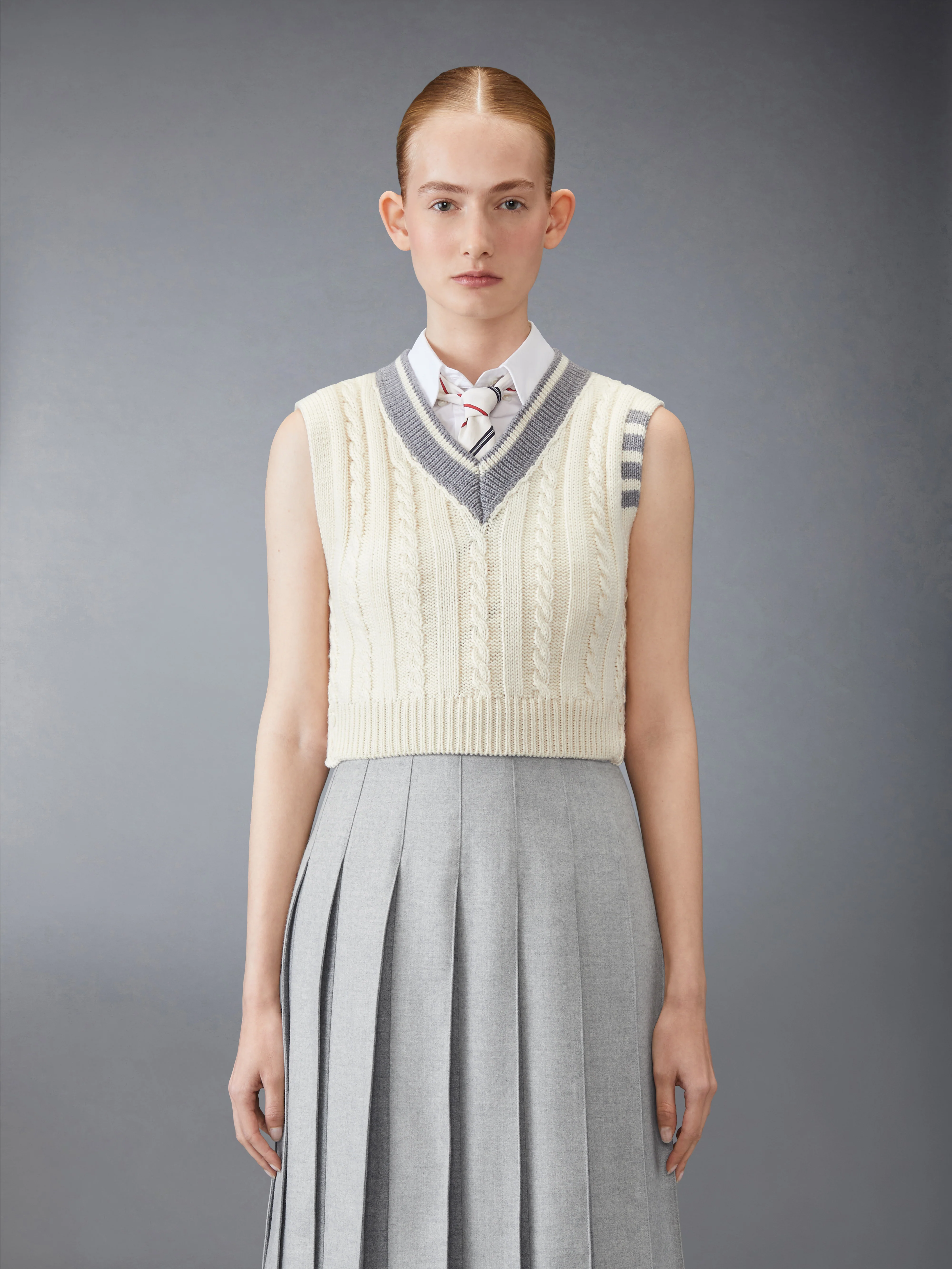 CLASSIC CABLE 4-BAR V NECK VEST