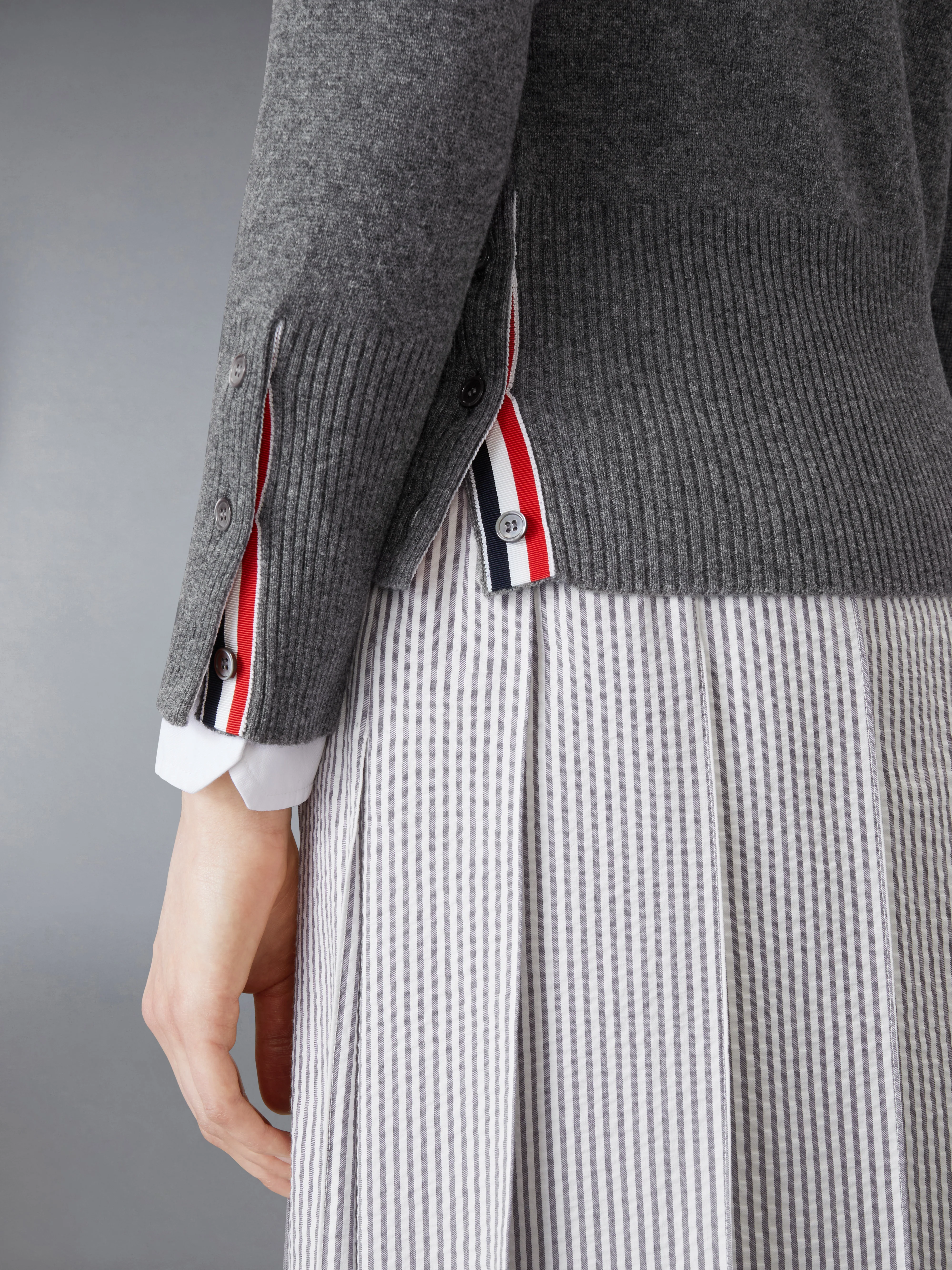 4055-classic-cashmere-4-bar-v-neck-cardigan-4.webp CLASSIC CASHMERE 4-BAR V-NECK CARDIGAN