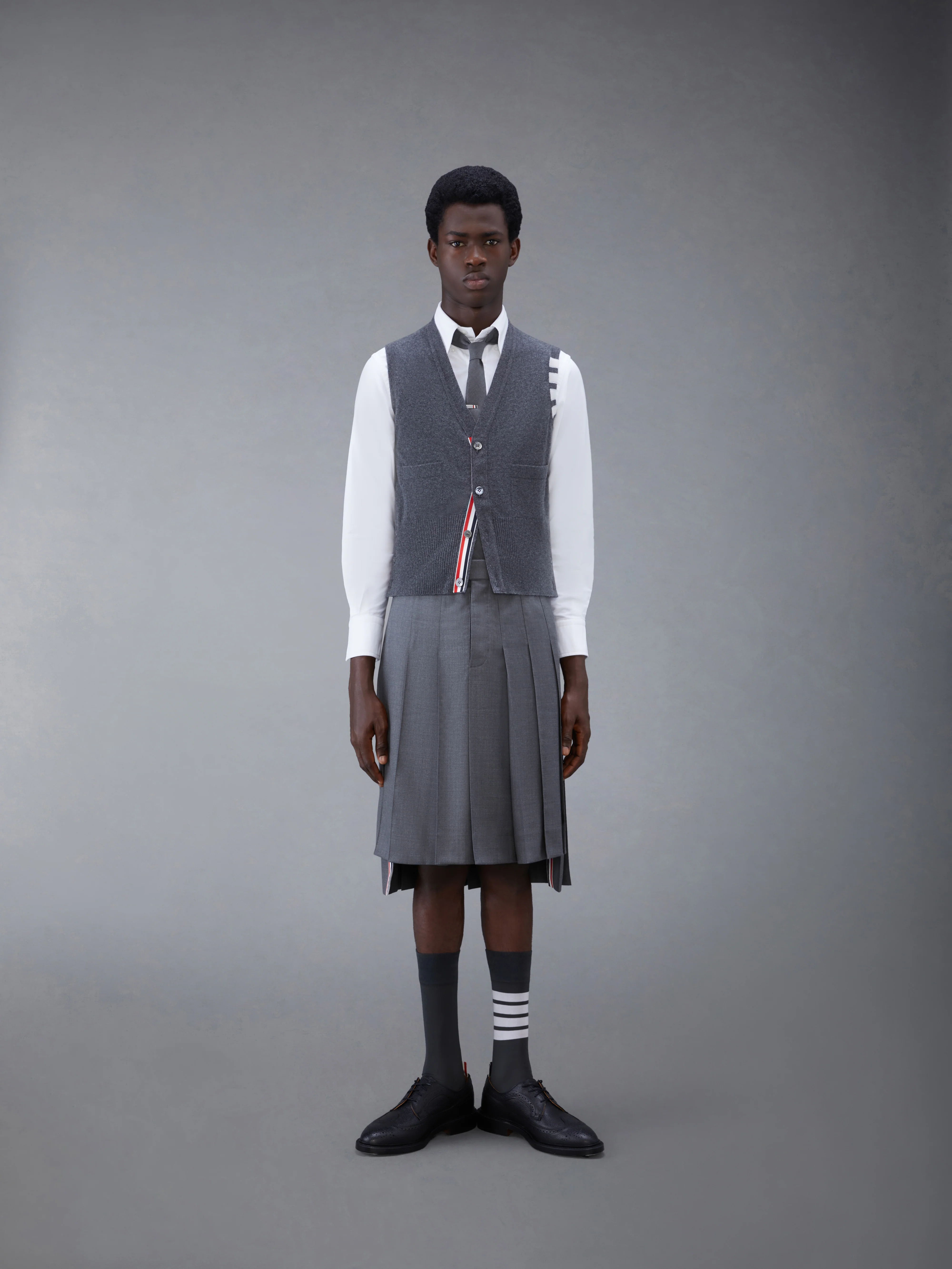 4206-classic-cashmere-4-bar-v-neck-cardigan-vest-3.webp CLASSIC CASHMERE 4-BAR V-NECK CARDIGAN VEST