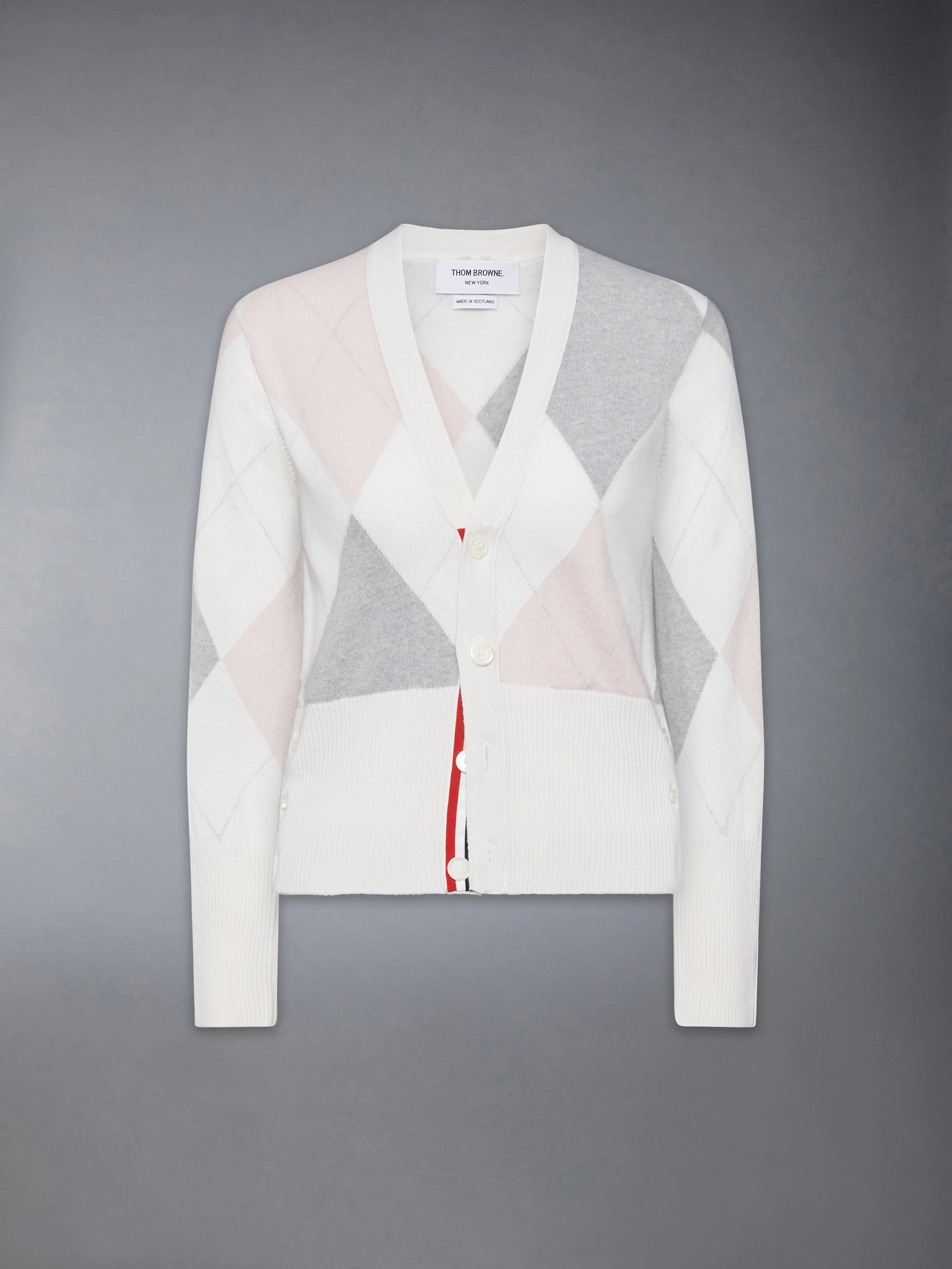 53-argyle-intarsia-cashmere-v-neck-cardigan-6.webp ARGYLE INTARSIA CASHMERE V NECK CARDIGAN