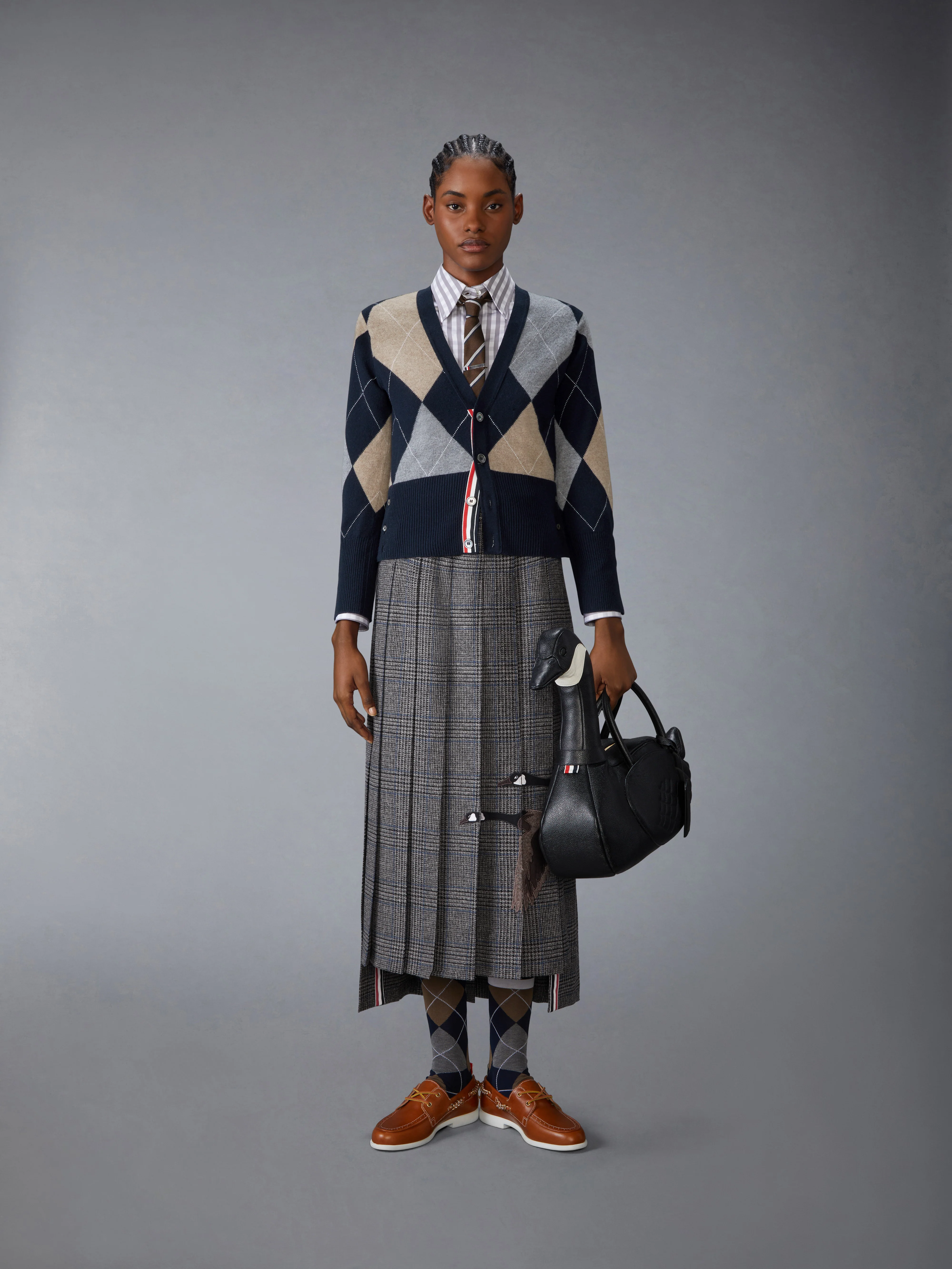 61-argyle-intarsia-cashmere-v-neck-cardigan-3.webp ARGYLE INTARSIA CASHMERE V NECK CARDIGAN