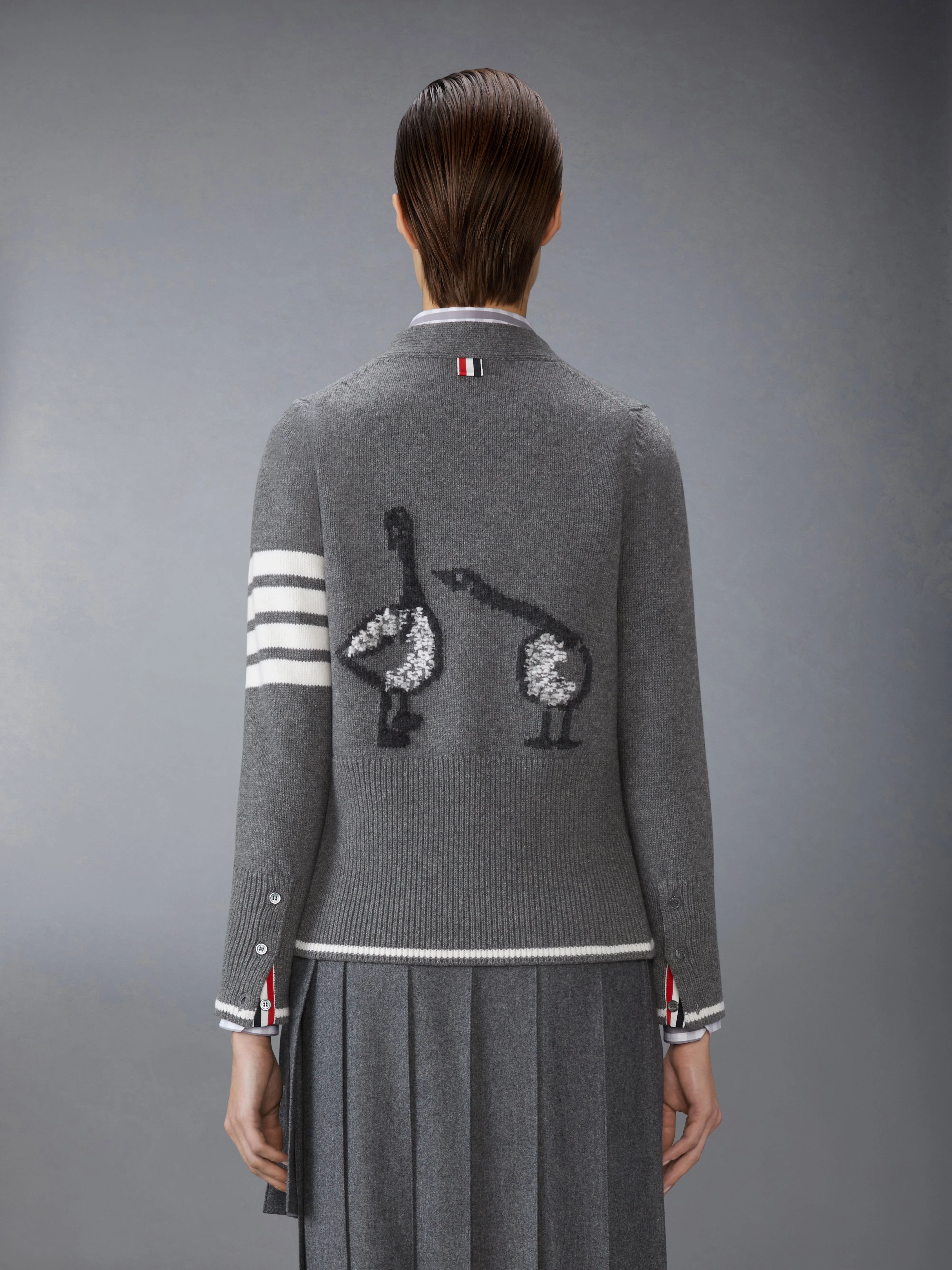 FINE MERINO INTARSIA GEESE 4-BAR V NECK CARDIGAN