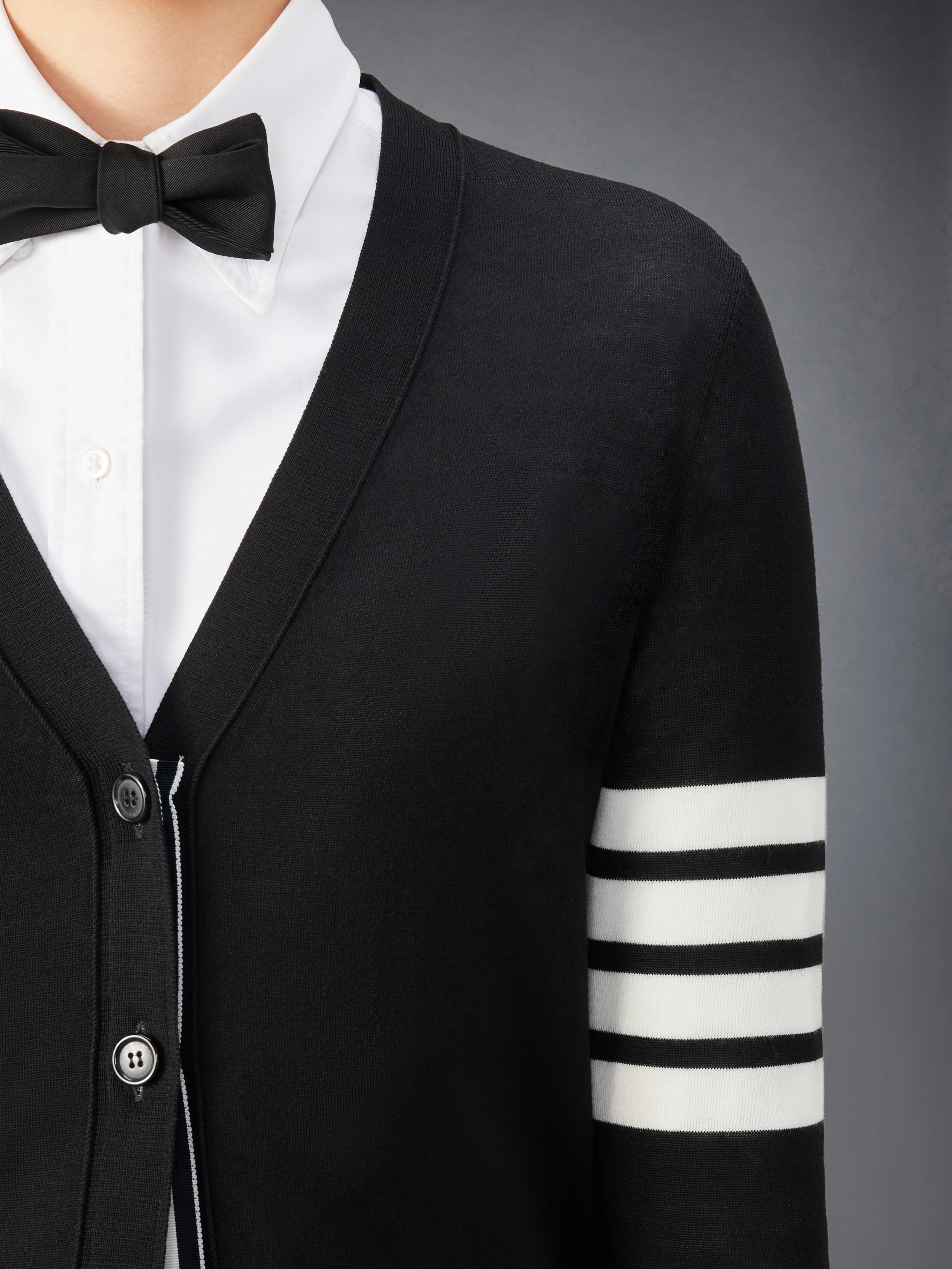 643-fine-merino-wool-4-bar-relaxed-fit-cardigan-6.webp FINE MERINO WOOL 4-BAR RELAXED FIT CARDIGAN