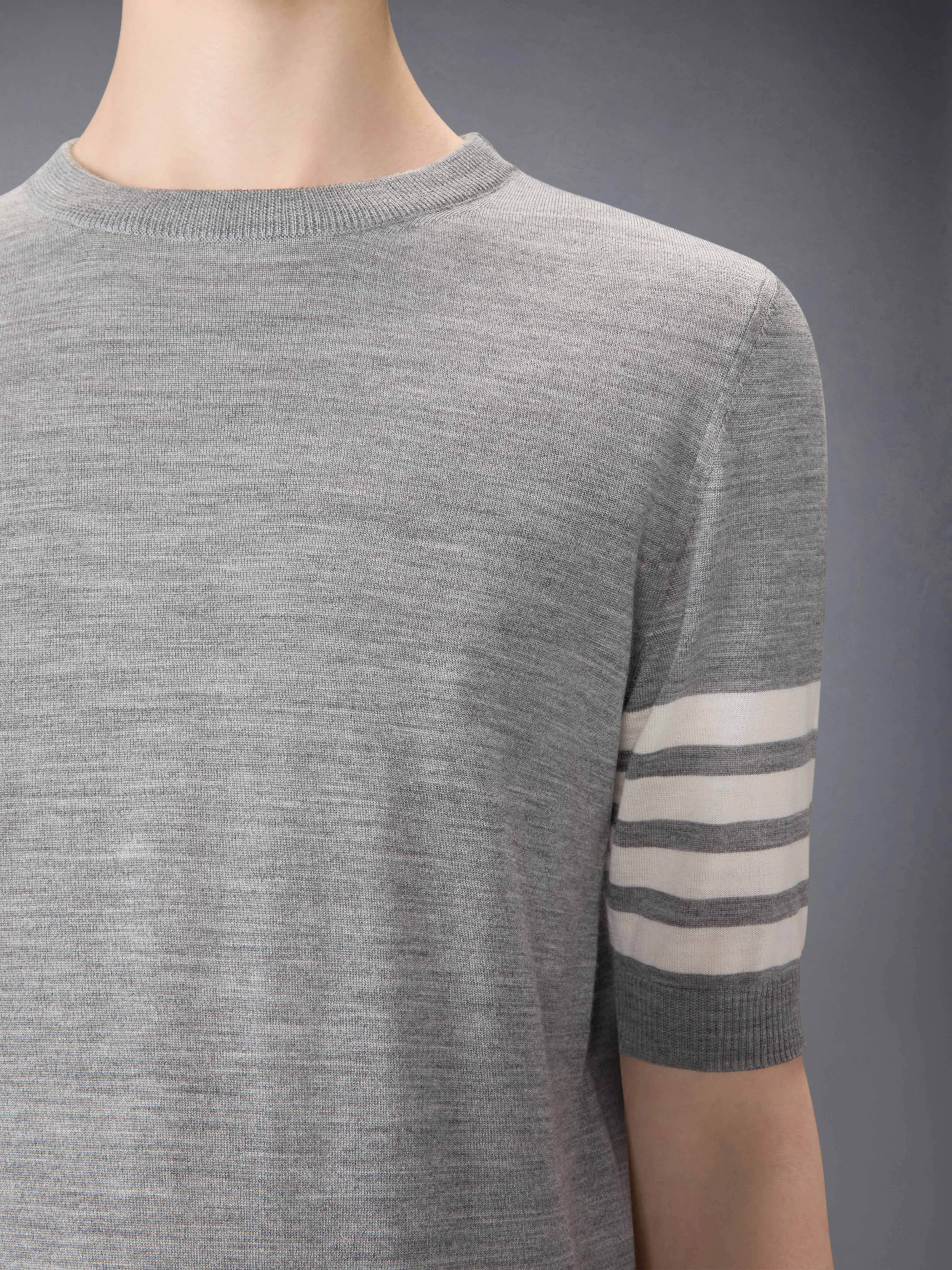 6889-fine-merino-wool-4-bar-tee-4.webp FINE MERINO WOOL 4-BAR TEE