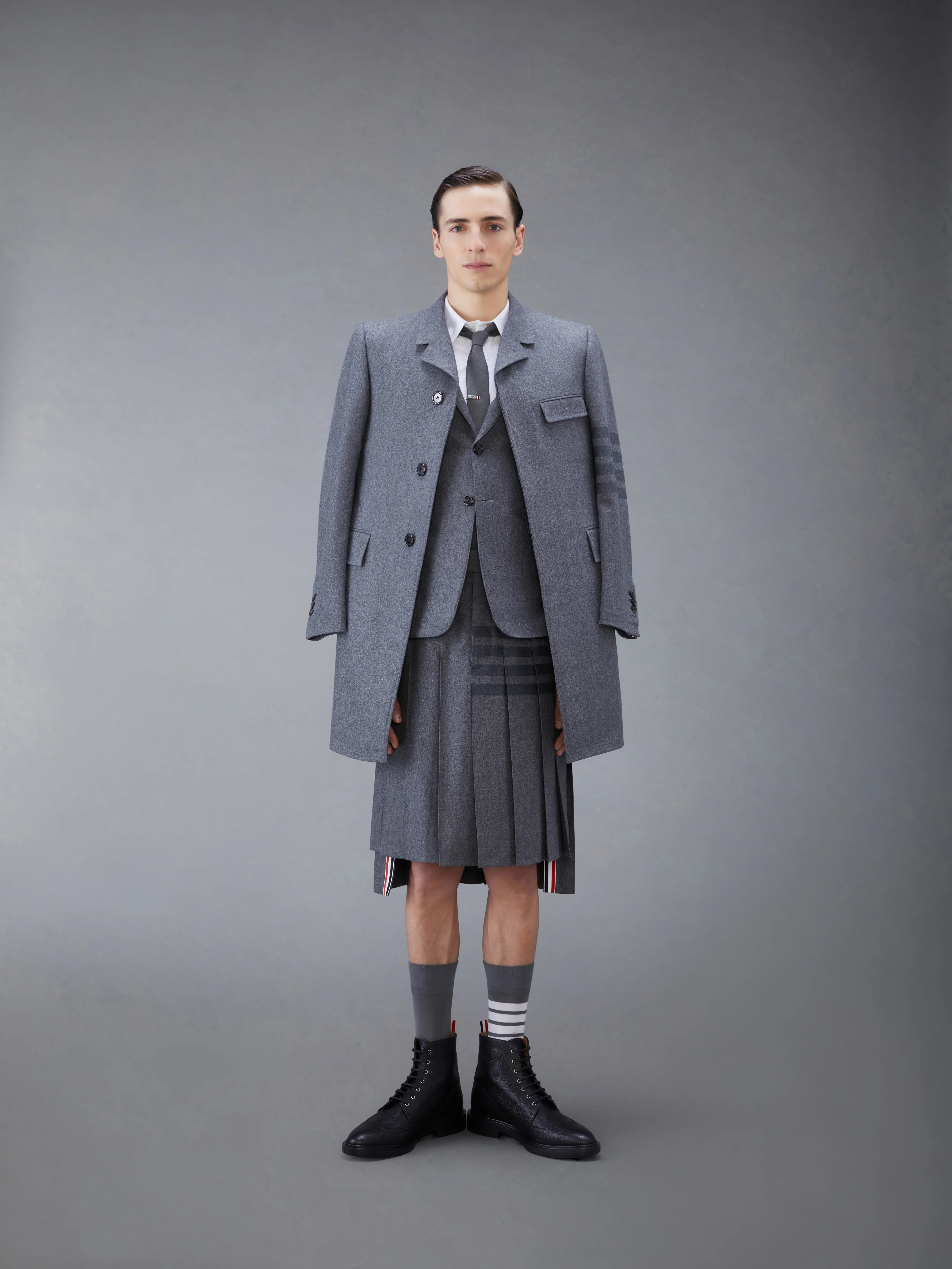 6941-flannel-4-bar-classic-chesterfield-overcoat-3.webp FLANNEL 4-BAR CLASSIC CHESTERFIELD OVERCOAT