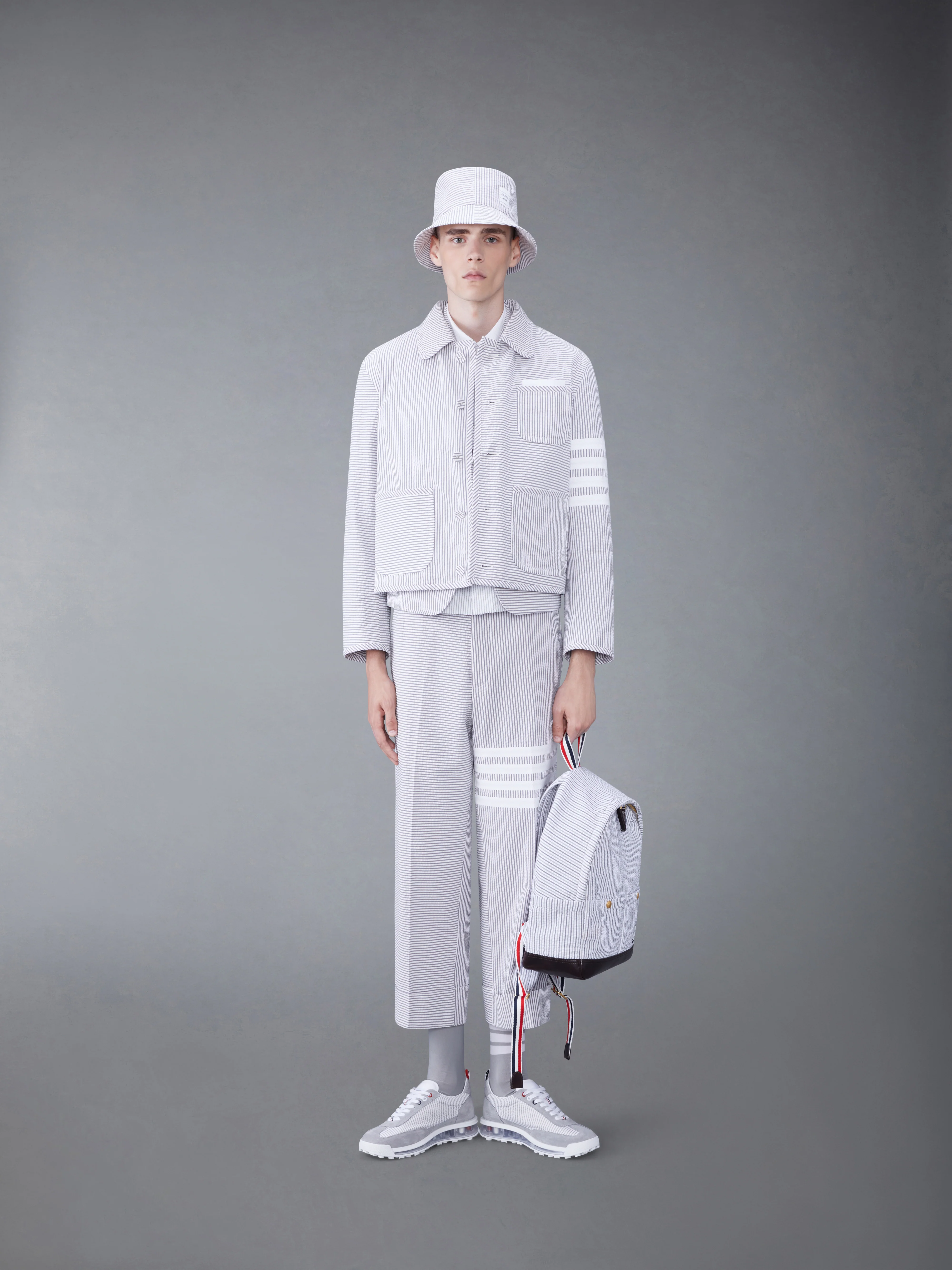 7242-funmix-4-bar-seersucker-low-rise-trousers-3.webp FUNMIX 4-BAR SEERSUCKER LOW RISE TROUSERS