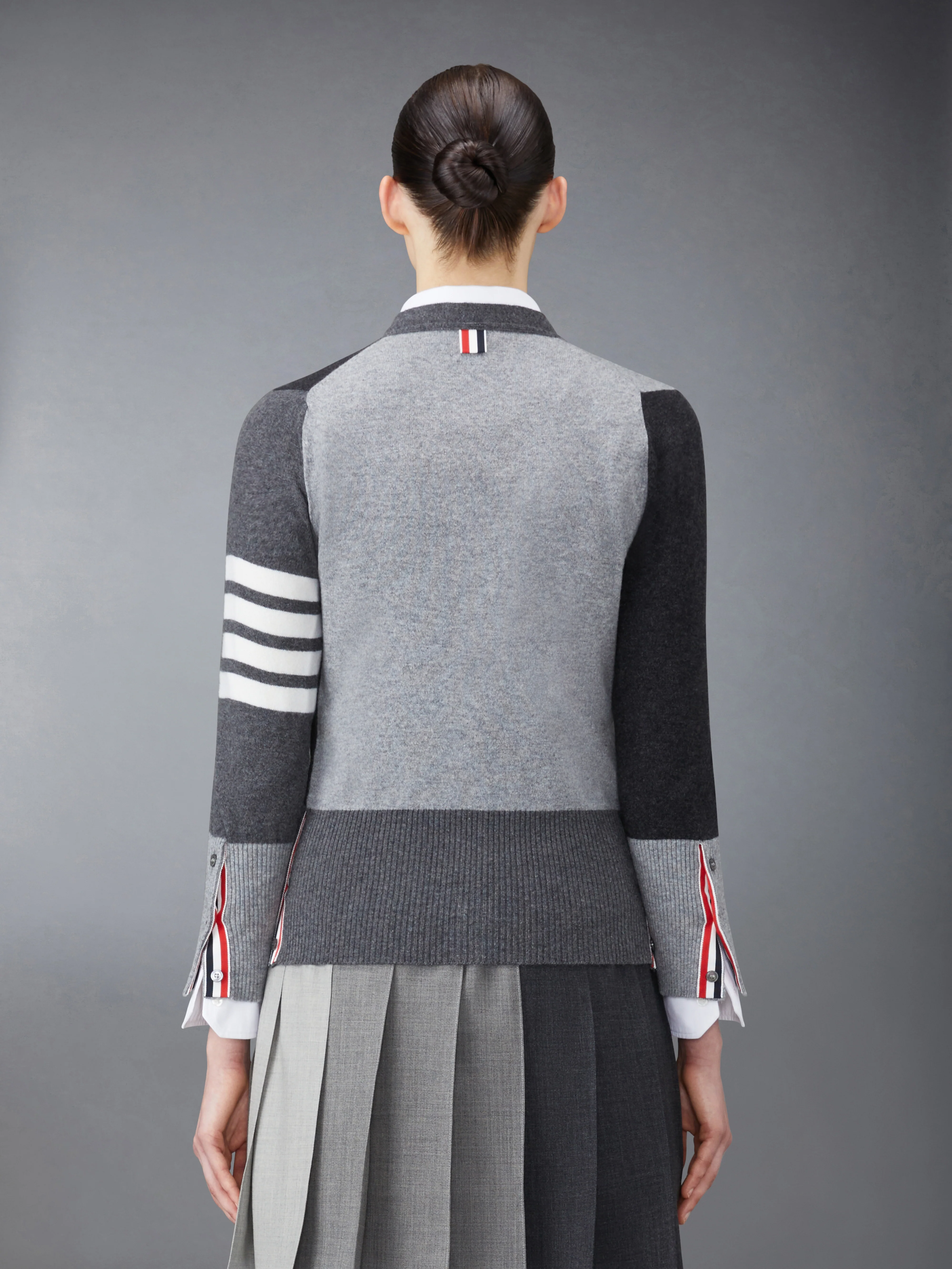 7265-funmix-cashmere-4-bar-v-neck-cardigan-2.webp FUNMIX CASHMERE 4-BAR V-neck CARDIGAN