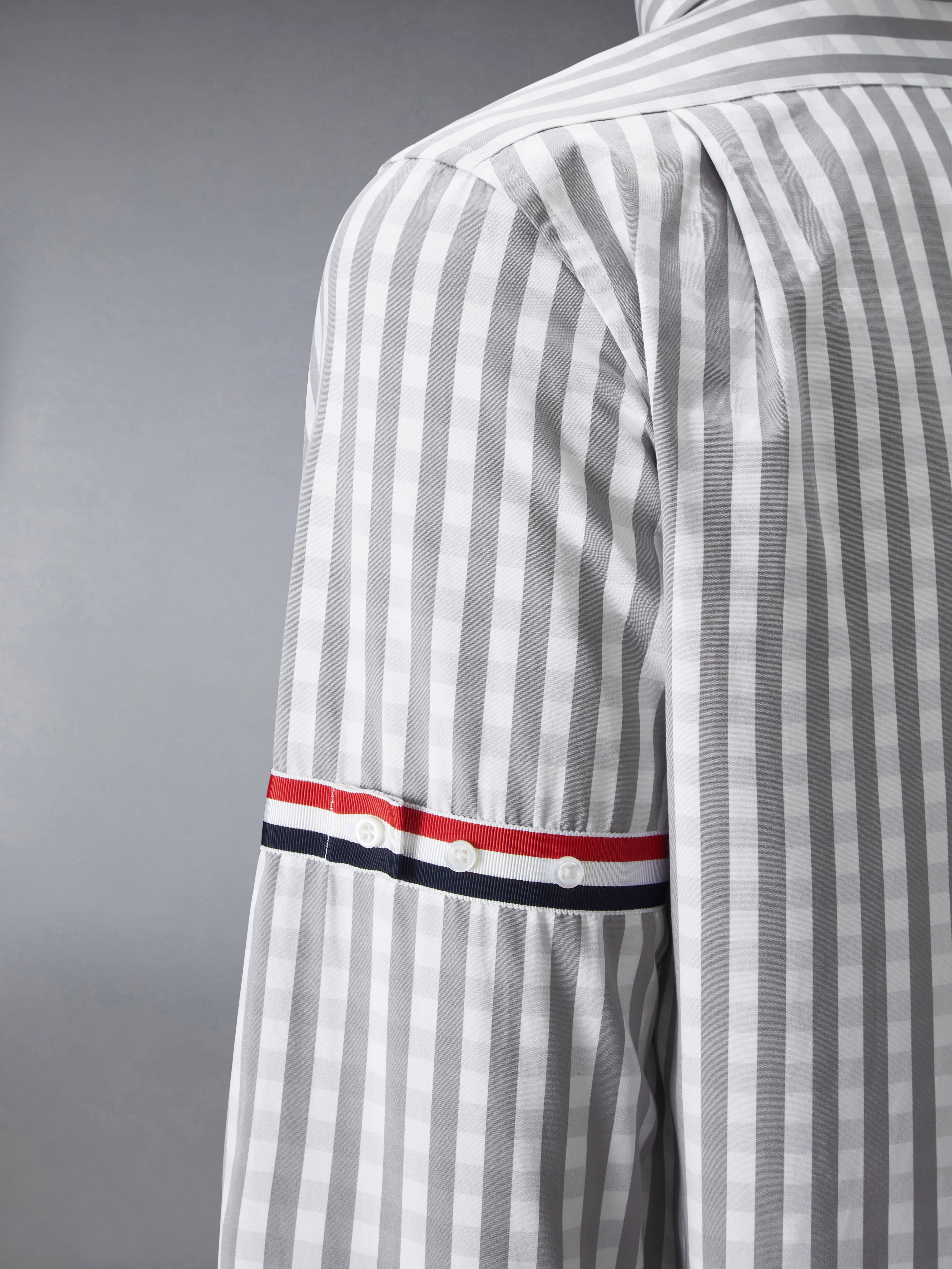 796-gingham-check-poplin-armband-shirt-5.webp GINGHAM CHECK POPLIN ARMBAND SHIRT