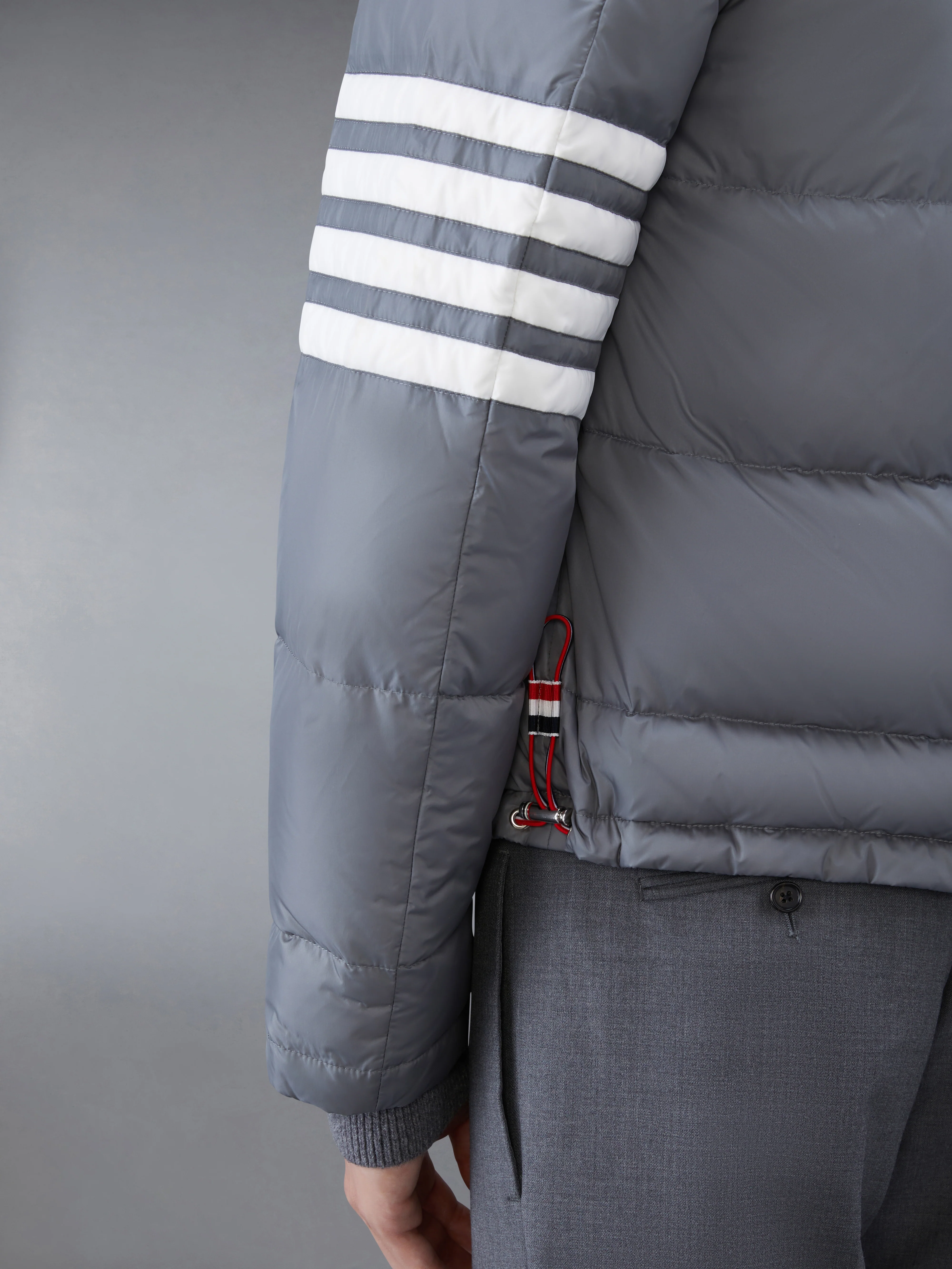 8520-matte-finish-nylon-down-fill-4-bar-detachable-hood-bomber-7.webp MATTE FINISH NYLON DOWN FILL 4-BAR DETACHABLE HOOD BOMBER