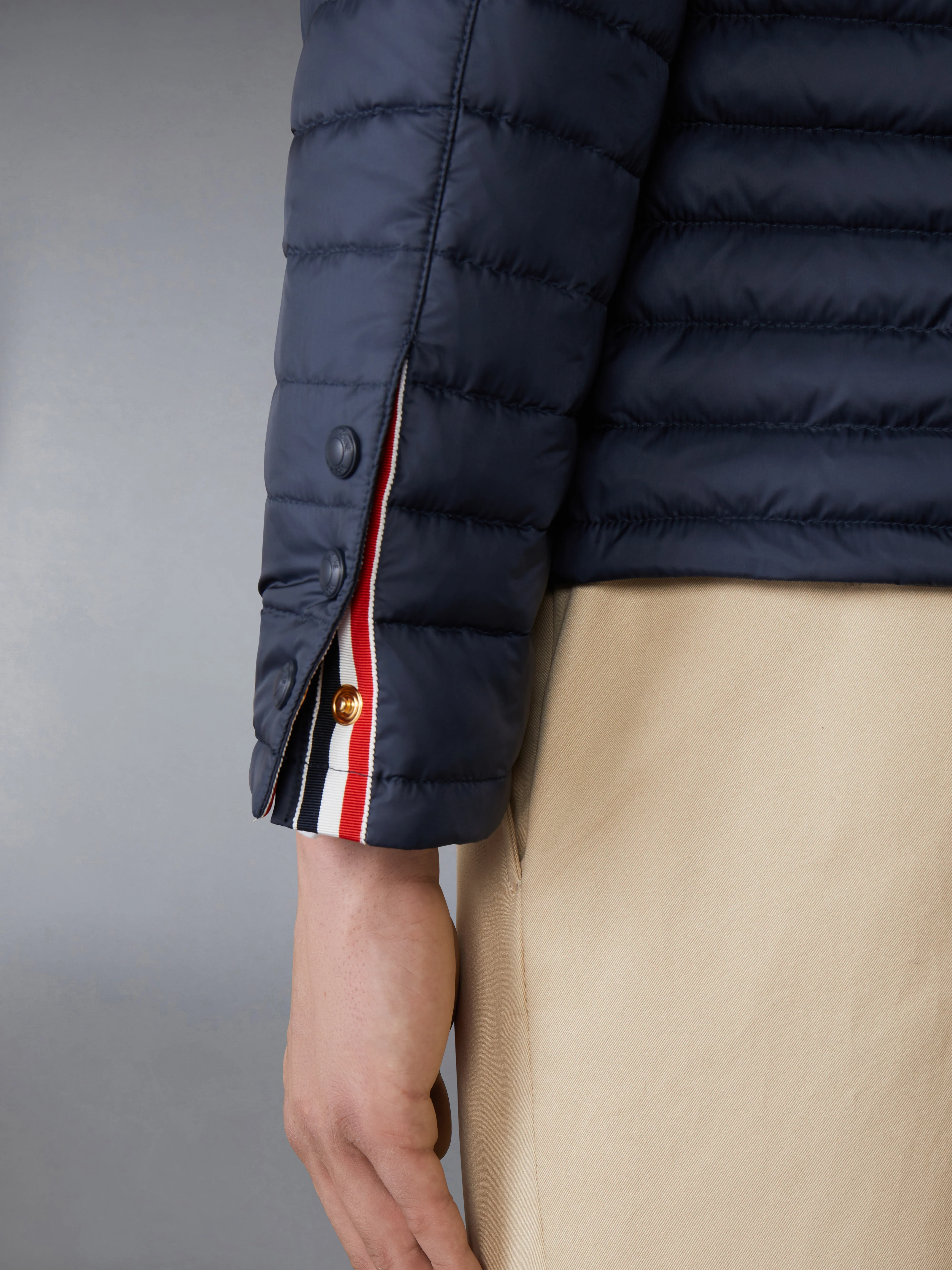 8574-matte-finish-nylon-down-fill-quilted-4-bar-hood-jacket-6.webp MATTE FINISH NYLON DOWN FILL QUILTED 4-BAR HOOD JACKET