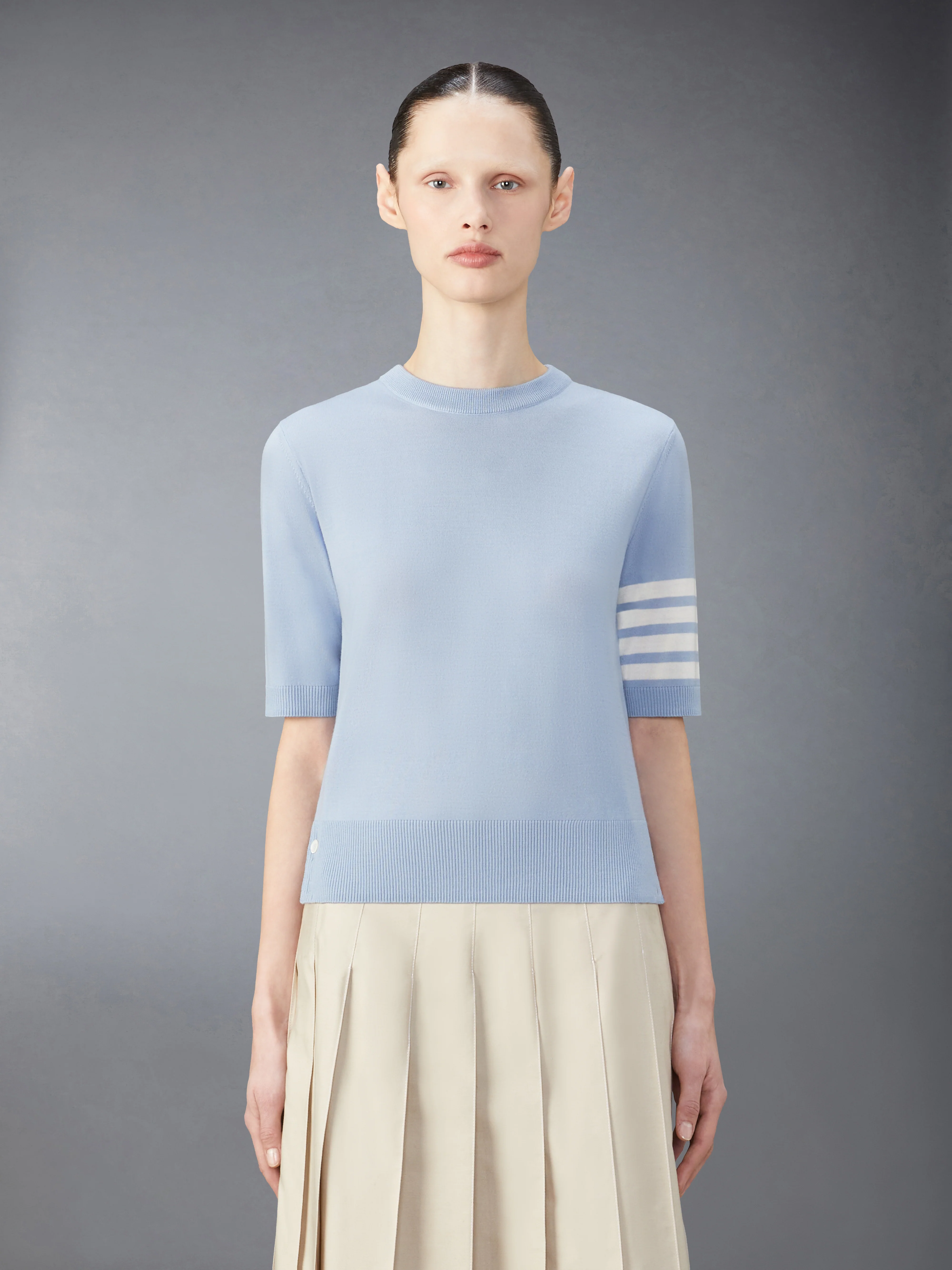 9002-merino-wool-jersey-stitch-4-bar-tee-1.webp MERINO WOOL JERSEY STITCH 4-BAR TEE