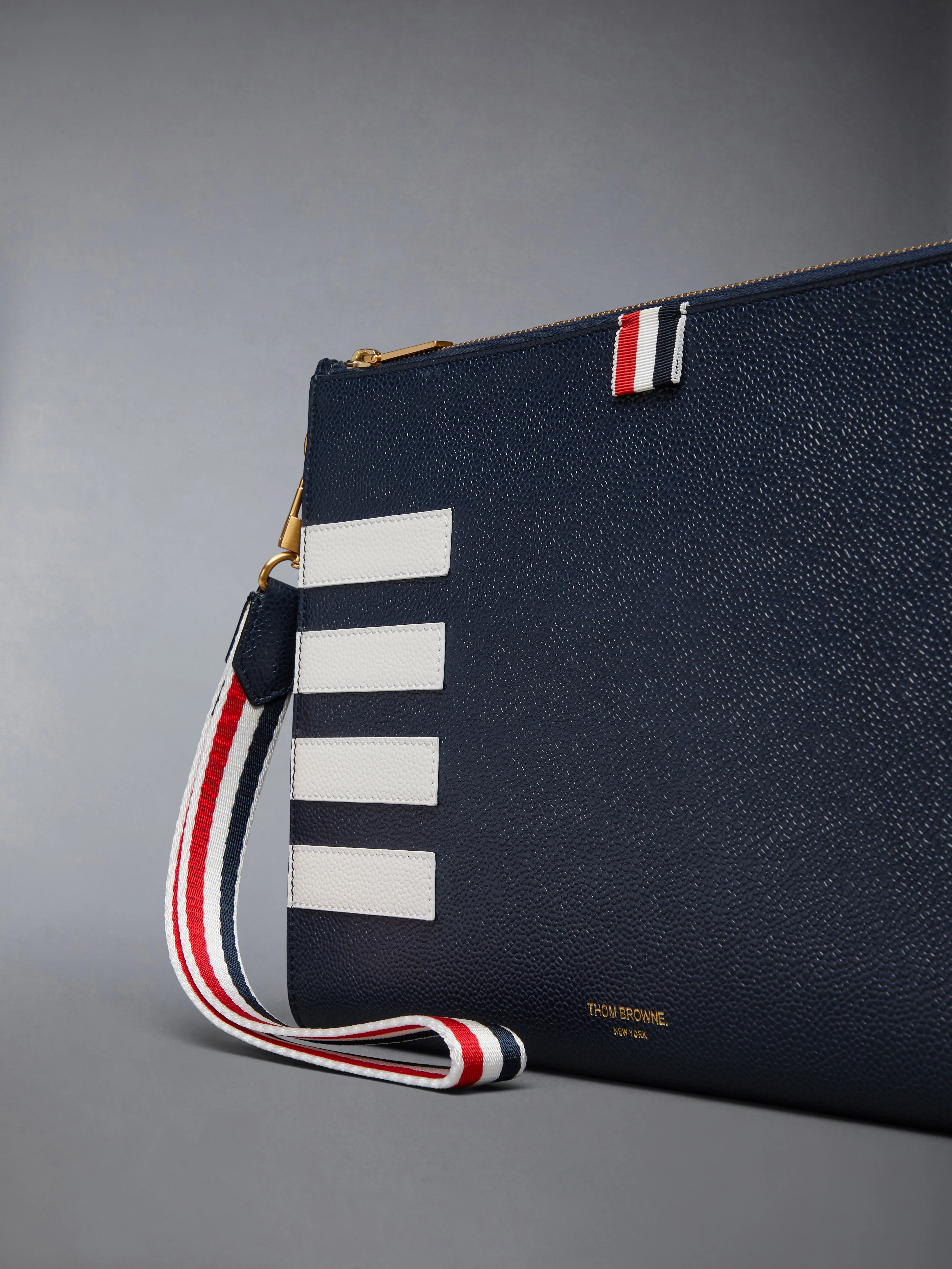 9931-pebble-grain-4-bar-gusset-folio-3.webp PEBBLE GRAIN 4-BAR GUSSET FOLIO