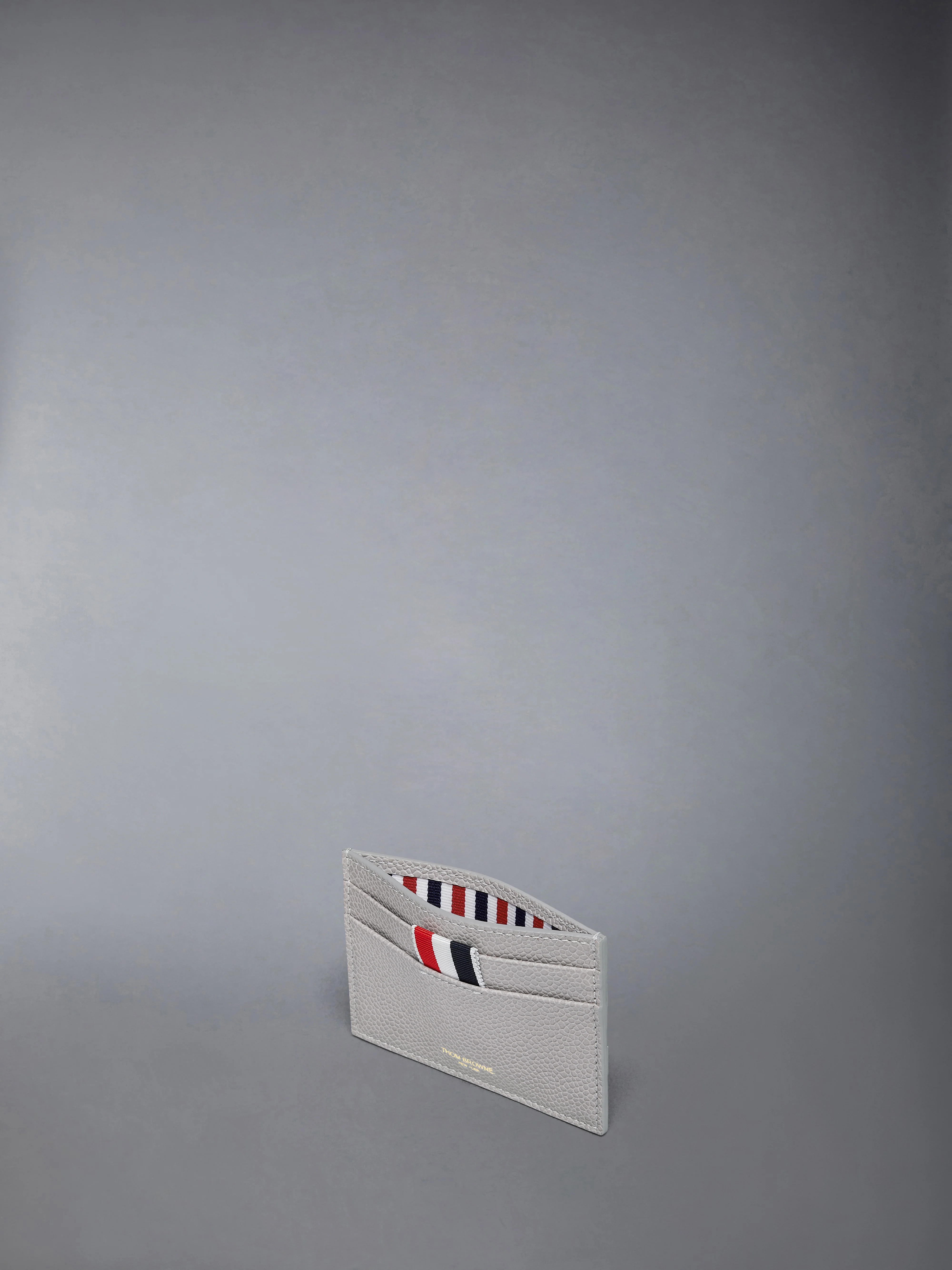 9951-pebble-grain-4-bar-single-card-holder-3.webp PEBBLE GRAIN 4-BAR SINGLE CARD HOLDER