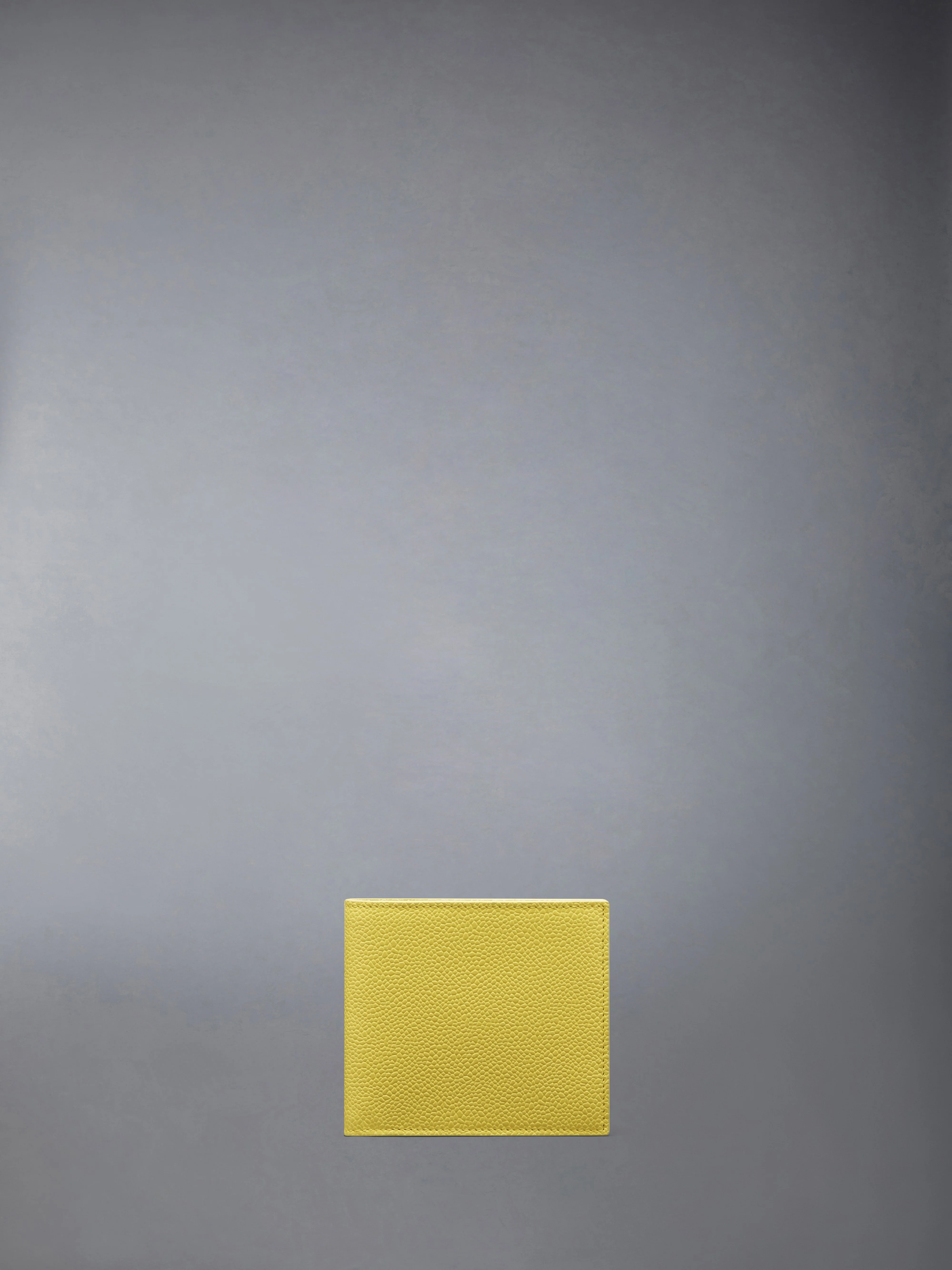 PEBBLE GRAIN BIFOLD