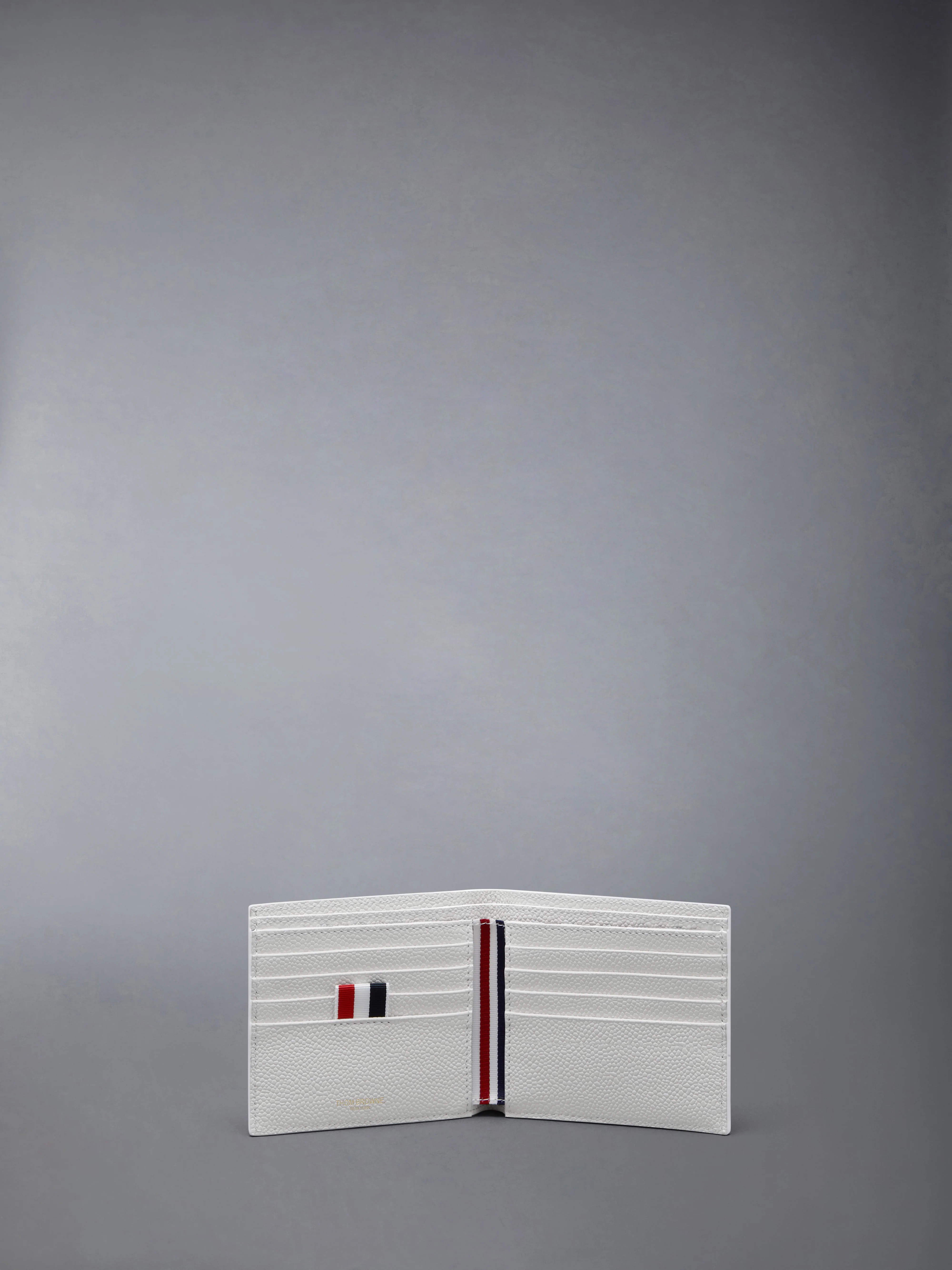 9966-pebble-grain-bifold-3.webp PEBBLE GRAIN BIFOLD