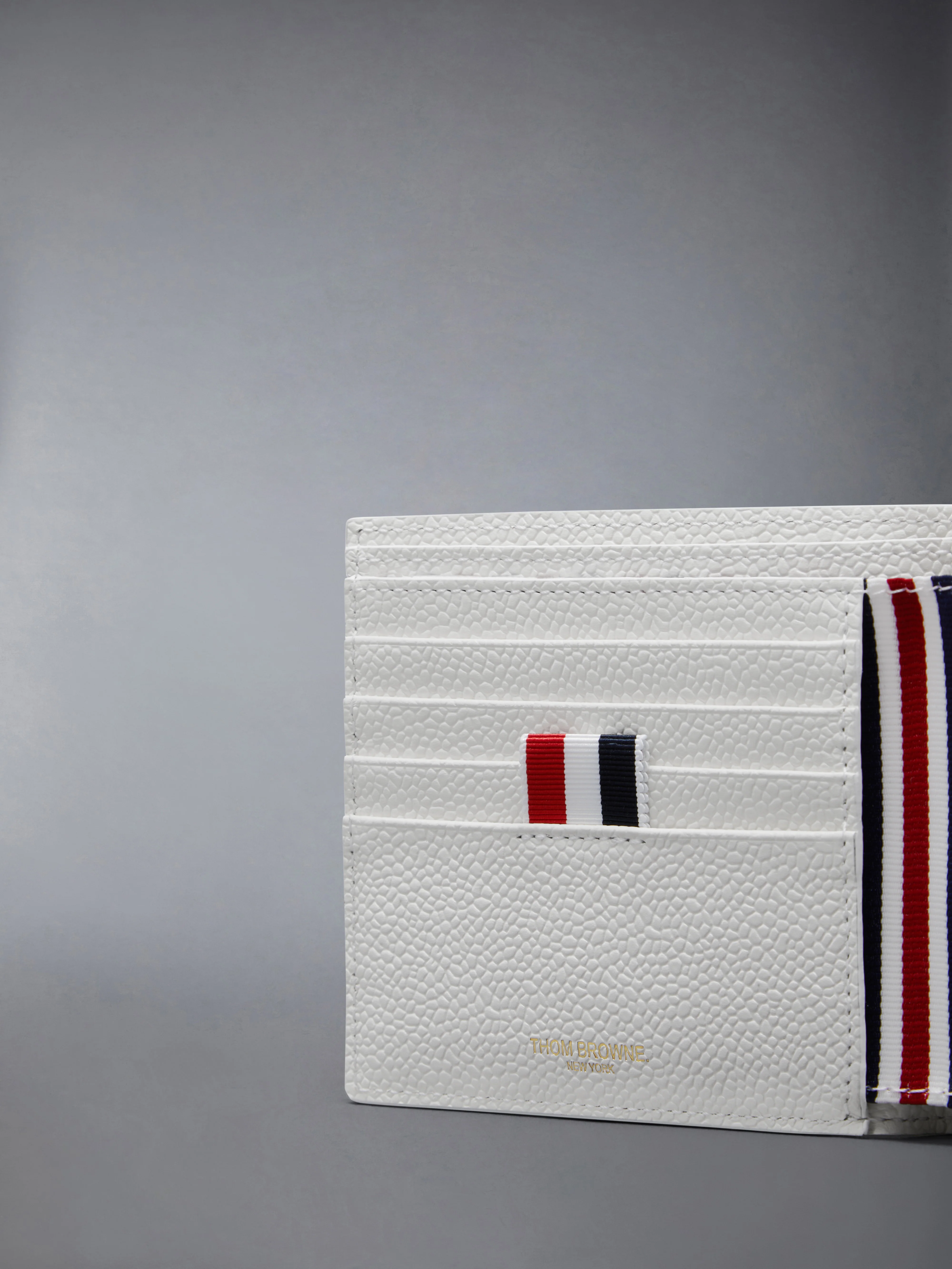 9966-pebble-grain-bifold-4.webp PEBBLE GRAIN BIFOLD