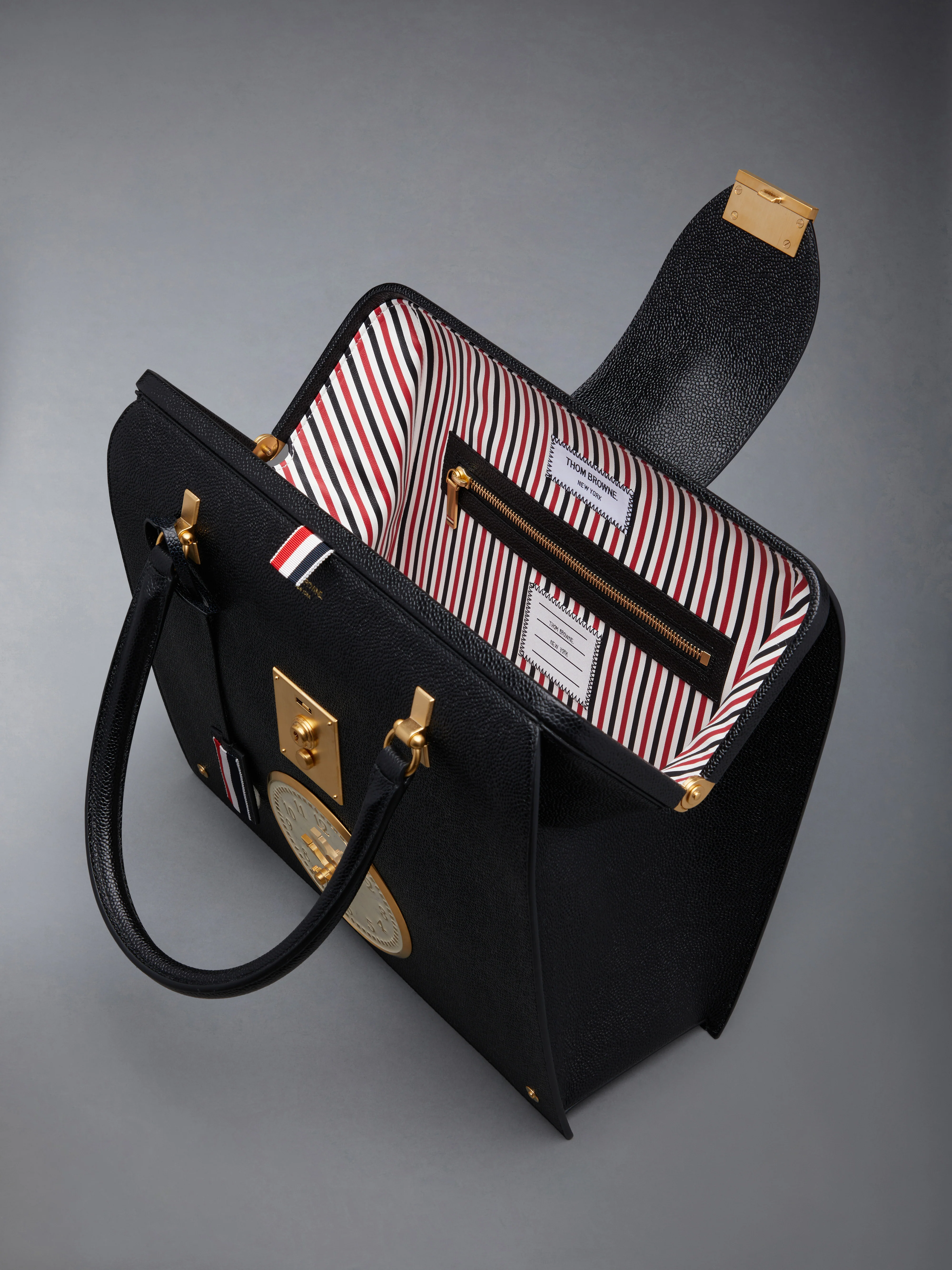 9993-pebble-grain-clock-mrs-thom-bag-5.webp PEBBLE GRAIN CLOCK MRS. THOM BAG